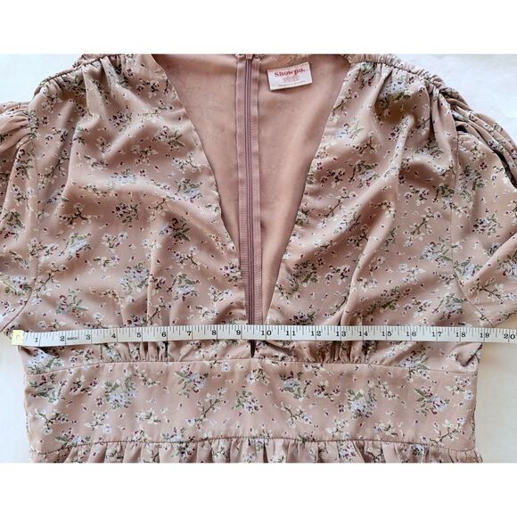 Showpo. Never As Easy V Neck 3/4 Puff Sleeve Cropped Floral Blouse in Taupe Pink - Picture 9 of 11
